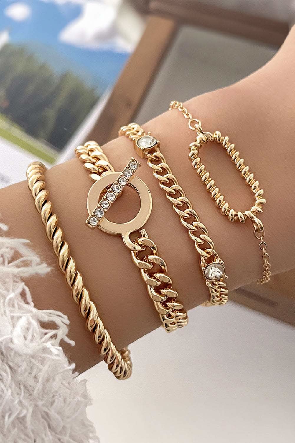 Gold rhinestone decor adjustable twist chain bracelets on wrist